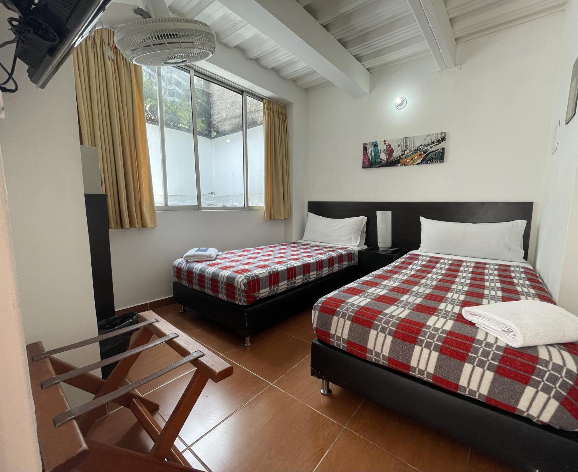 Hostal Lleras Calle 8 메딜린 외부 사진