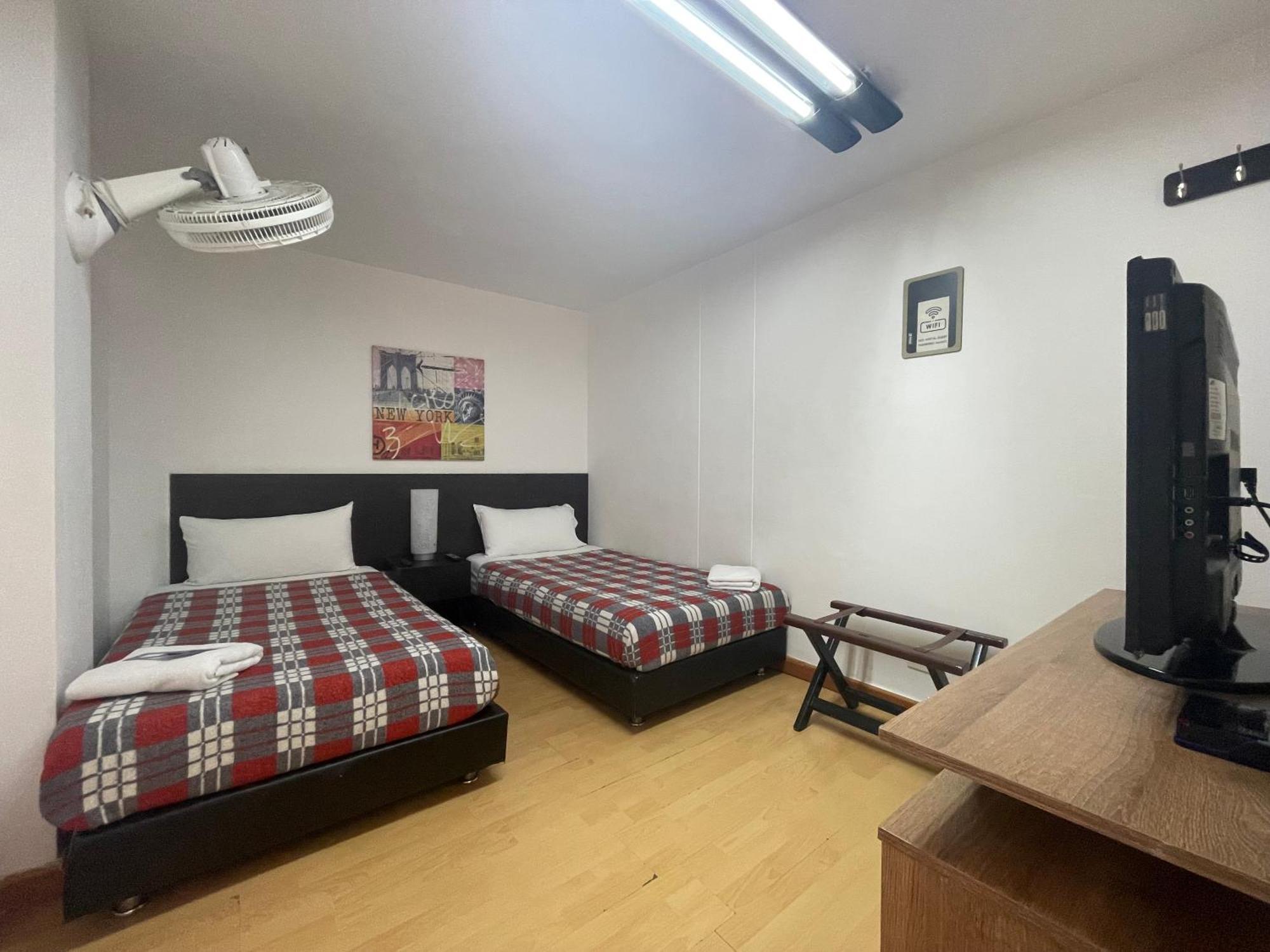 Hostal Lleras Calle 8 메딜린 외부 사진