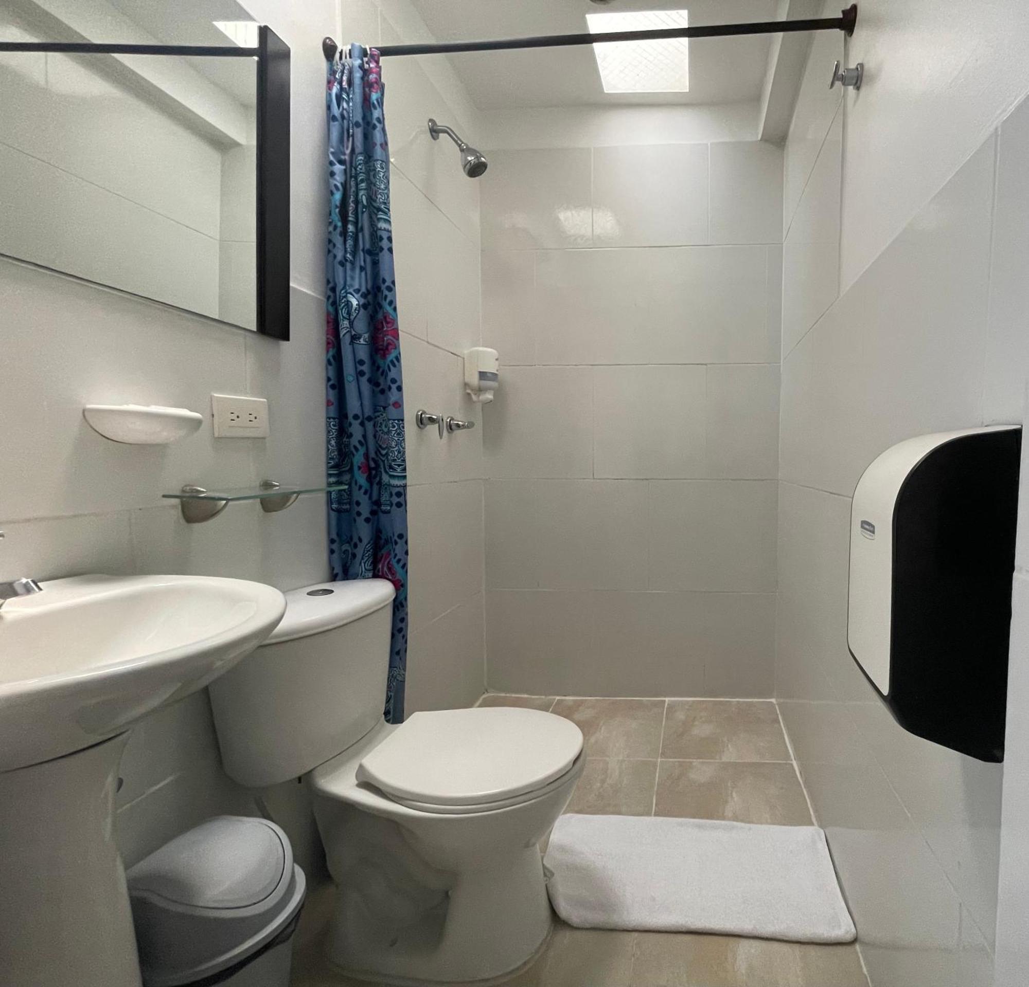 Hostal Lleras Calle 8 메딜린 외부 사진
