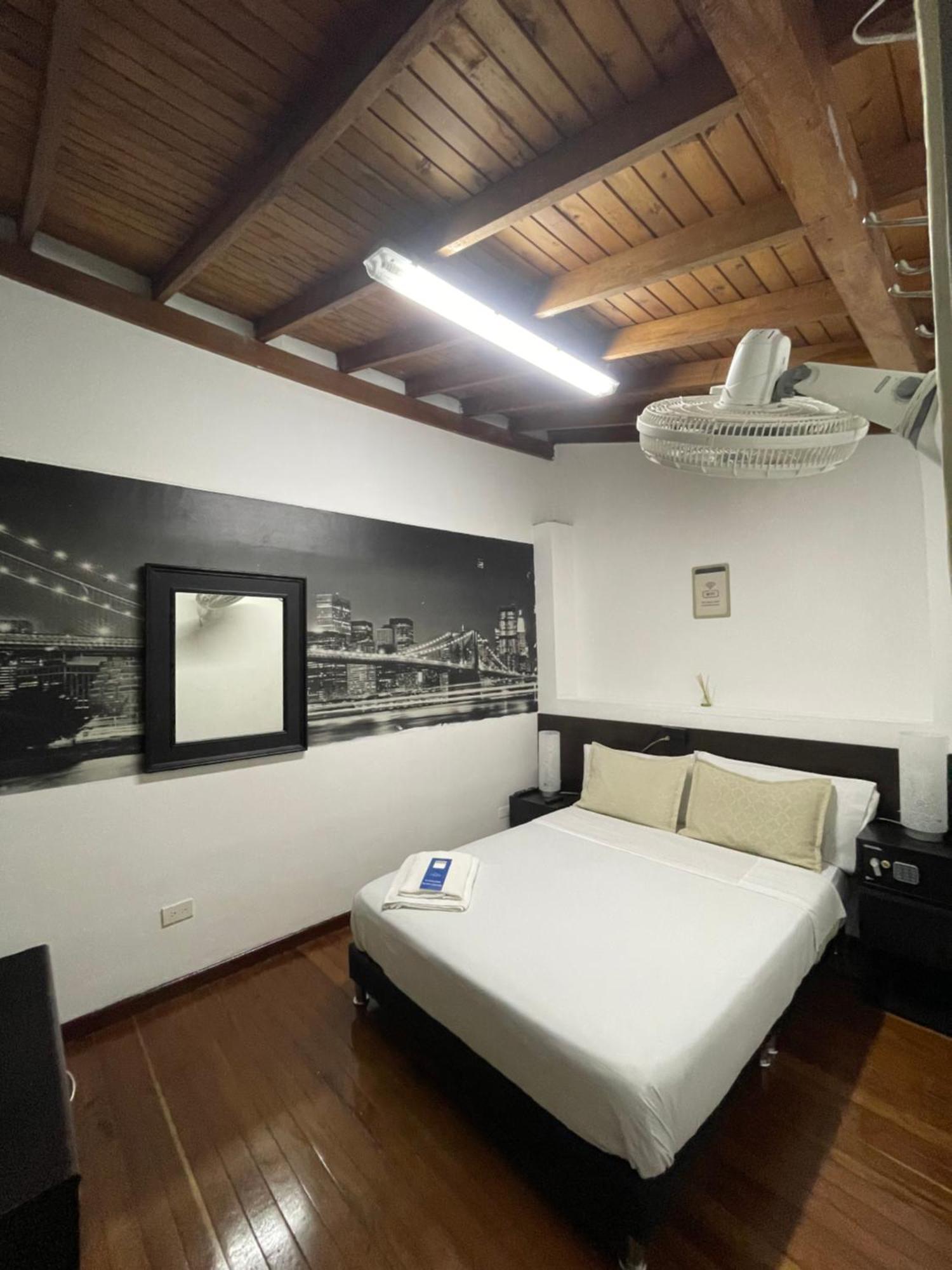 Hostal Lleras Calle 8 메딜린 외부 사진