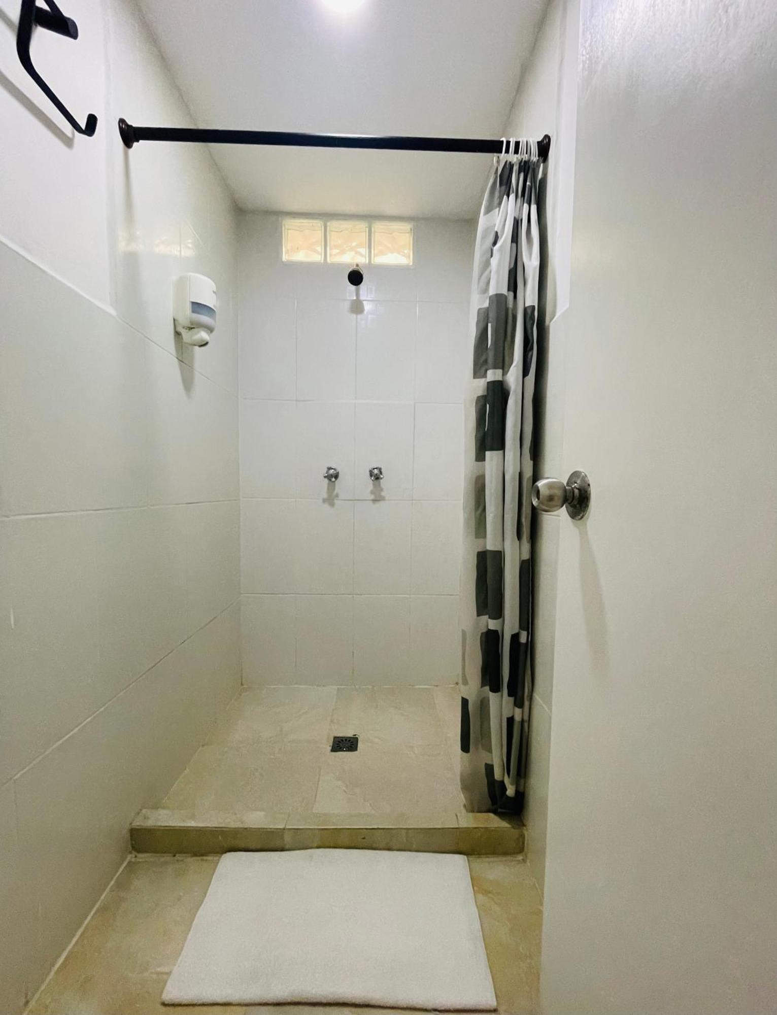 Hostal Lleras Calle 8 메딜린 외부 사진