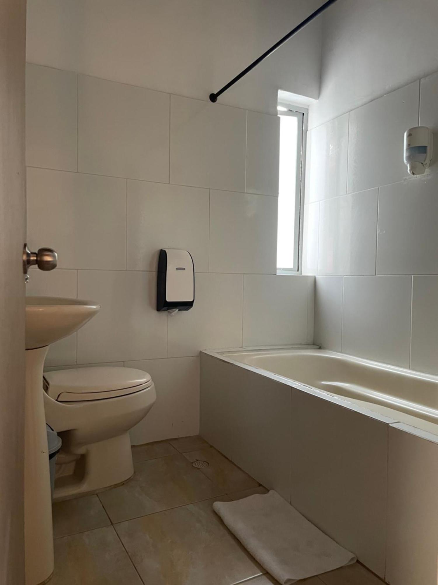 Hostal Lleras Calle 8 메딜린 외부 사진