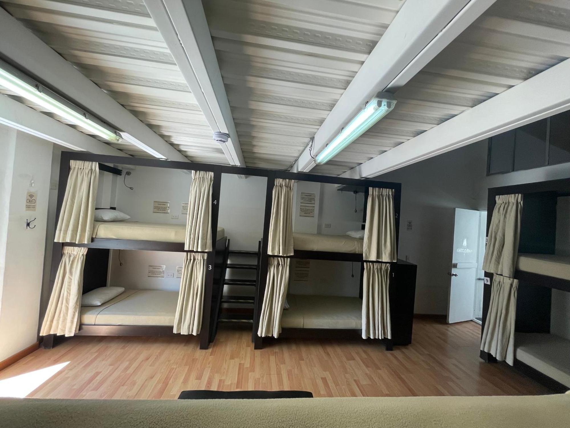 Hostal Lleras Calle 8 메딜린 외부 사진