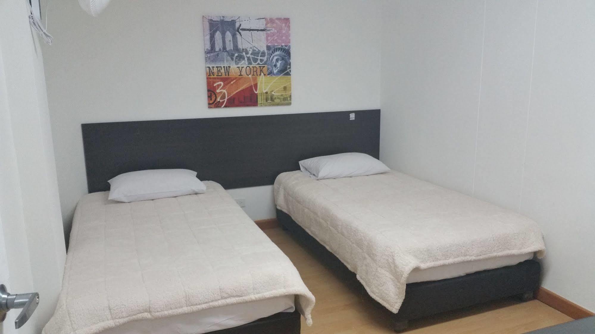 Hostal Lleras Calle 8 메딜린 외부 사진